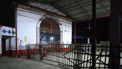 বোল্লা পুজোর আগে তৎপর প্রশাসন, মন্দির সংলগ্ন এলাকার বাসিন্দাদের দেওয়া হচ্ছে করোনার টিকা