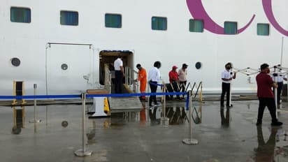 ആഭ്യന്തര ടൂറിസത്തിന് ഉണര്‍വേകി കൊച്ചിയില്‍ ആഢംബര കപ്പൽ ; യാത്രക്കാരായി 1200 പേര്‍