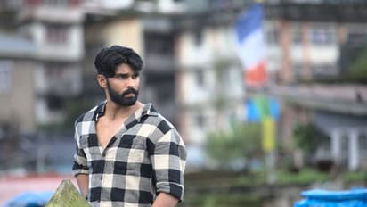 வாணி போஜனை கட்டி அணைத்தபடி அமர்ந்திருக்கும் விக்ரம்! அப்போ துருவுக்கு ஜோடி இல்லையா? வைரலாகும் போட்டோஸ்..