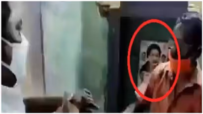 டாஸ்மாக் கடையில மு.க.ஸ்டாலின் படத்தை மாட்டுங்க... கமிஷன்தாங்க... திமுக ஒன்றியச் செயலாளர் அடாவடி..!