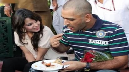 দিনে ২৪টা ডিম থেকে বিরিয়ানি, চিংড়ি মালাইকারি, জানুন ধোনি-কোহলি-রোহিত সহ ১০ ক্রিকেটারের ফেভারিট ফুড