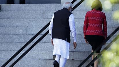 अमेरिका में अलग अंदाज में नजर आए PM MODI, 10 फोटोज में देखिए कैसी रही कमला हैरिस के साथ पहली मीटिंग