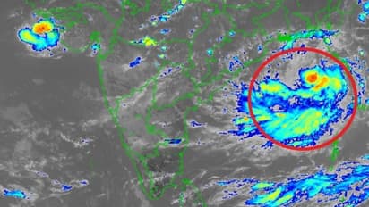 மக்களே கவனம்…! வலுப்பெற்றது காற்றழுத்த தாழ்வு மண்டலம்…. தமிழகத்துக்கு புயல் எச்சரிக்கை