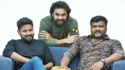 'കാണെക്കാണെ' വിജയത്തിന്റെ സന്തോഷം, ഫോട്ടോ പങ്കുവെച്ച് ടൊവിനൊ തോമസ്