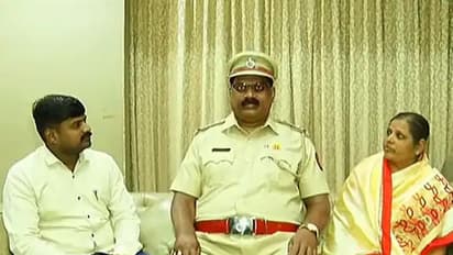 एक साल पहले कोरोना से हुई थी मौत: बेटे ने किया ऐसा काम की लगता है घर के सोफे पर बैठे हैं पिता