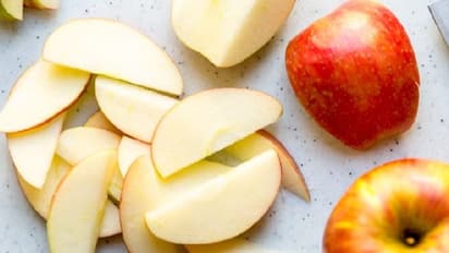 Stomach Ache : വയറിന് പ്രശ്നമുണ്ടെങ്കില് ആപ്പിള് കഴിക്കാം; പക്ഷേ രണ്ട് കാര്യം ശ്രദ്ധിക്കുക...