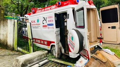 ആലപ്പുഴയിൽ കൊവിഡ് രോഗിയുമായി പോയ ആംബുലൻസ് അപകടത്തിൽപെട്ടു, ഒരാൾ മരിച്ചു; മൂന്ന് പേർക്ക് പരിക്ക്