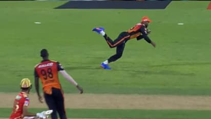 IPL2021: జగదీశ సుచిత్ స్టన్నింగ్ క్యాచ్... పక్షిలా గాల్లోకి ఎగురుతూ సింగిల్ హ్యాండ్తో...