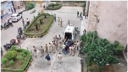 രോഹിണി കോടതി വെടിവെപ്പ്; രണ്ട് പേർ പിടിയിൽ, മുഖ്യ ആസൂത്രകനെ ചോദ്യം ചെയ്യാൻ ക്രൈംബ്രാഞ്ച്