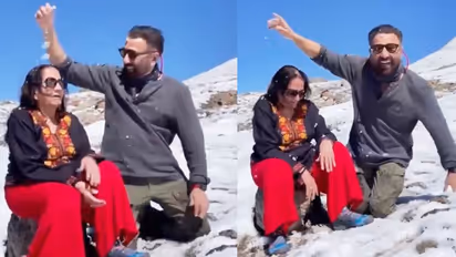 सनी देओल पर बर्फ फेंकती नजर आईं उनकी 80 साल की मां, फिर बेटे ने भी मम्मी की खुशी के लिए किया ये काम : PHOTOS