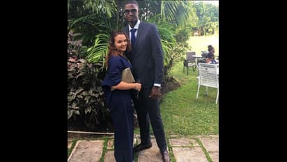 बेहद हॉट दिखती हैं इस क्रिकेटर की प्रेमिका, कभी अपने से 10 साल छोटी लड़की को करते थे डेट