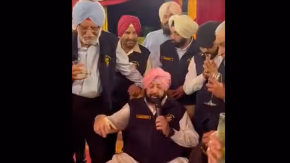 Viral Video: Capt Amarinder Singh croons popular Bollywood song 'O Gorey Gorey'