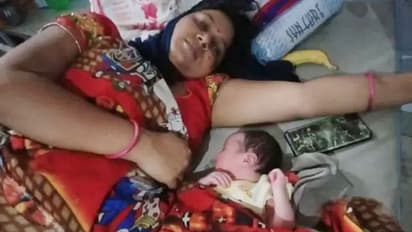 जज्बे को सलाम: बेटी को जन्म देती ही ऐंबुलेंस से रीट परीक्षा देने पहुंची महिला, पलंग पर बैठ दिया एग्जाम