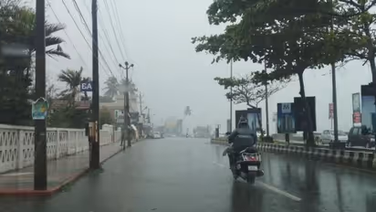 kerala rains| കനത്ത മഴ, അപകട സാധ്യത; കൊല്ലത്ത് സ്കൂളുകള്‍ക്ക് അവധി