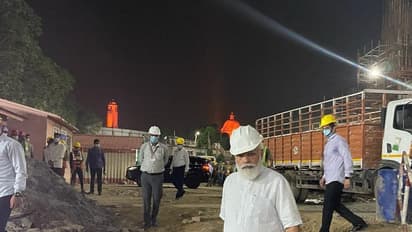 ক্লান্তির কোনও ছাপ নেই শরীরে, রবিবার রাতে নতুন সংসদ ভবনের কাজ খতিয়ে দেখতে সারপ্রাইজ ভিজিট মোদীর