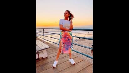 ಇದೇನು ನಟಿ ನಯನತಾರಾ ಯಾವ್ ಬಟ್ಟೆ ಹಾಕೊಂಡ್ರೂ ವೈಟ್ ಶೂನೇ ಹಾಕ್ತಾರಲ್ಲ?