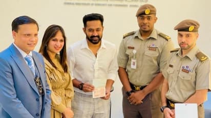 യുഎഇ ഗോള്ഡന് വിസ സ്വീകരിച്ച് ആസിഫ് അലി