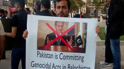 पाकिस्तान के गृहमंत्री का लंदन में जबर्दस्त विरोध, जमकर नारेबाजी, अल्पसंख्यकों पर बर्बरता का आरोप