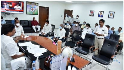 కాంట్రాక్ట్ లెక్చరర్లకు ప్రభుత్వం భరోసా.. ఉద్యోగ భద్రతపై త్వరలోనే ప్రకటిస్తామన్న మంత్రి