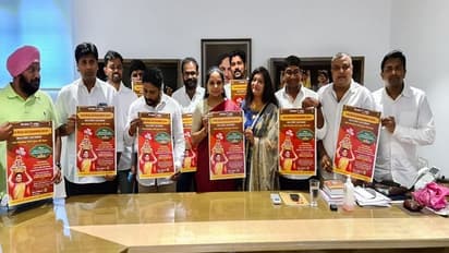 లండన్ లో మెగా బతుకమ్మ వేడుకలు.. పోస్టర్ ఆవిష్కరించిన కవిత..