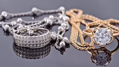 একধাক্কায় চড়চড়িয়ে বেড়ে গেল সোনা-রূপোর দর, বিয়ের মরশুমের আগেই পকেটে কোপ মধ্যবিত্তের