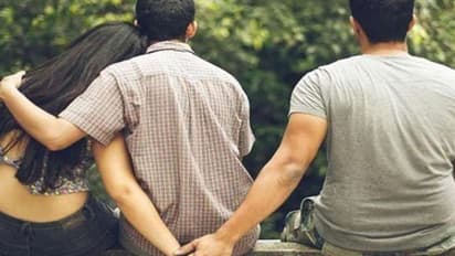 ये गजब स्त्री: पति के साथ थी तो BF की यादी आती, अब प्रेमी के साथ तो हसबैंड से कहती मिस यू जानू!