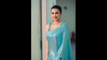 পুজোয় এবার মনামী ফ্যাশন, সোশ্যাল মিডিয়ায় চোখ রেখে ঠিক করে  নিন পঞ্চমী থেকে দশমী সাজ