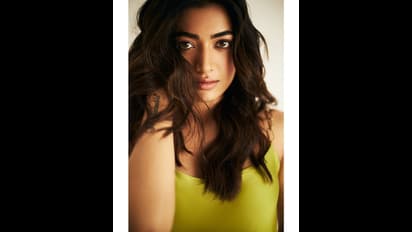 మ్యాజిక్ కళ్ళతో కట్టిపడేస్తున్న రష్మిక.. నేషనల్ క్రష్ కొంటె చూపులకు కుర్రాళ్లు బౌల్డ్