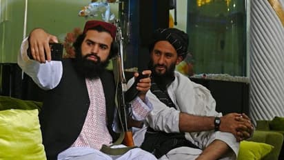 തോക്കും പിടിച്ചുള്ള സെല്ഫി വേണ്ട, അത്രയ്ക്ക് സ്റ്റൈലാവണ്ട, താലിബാന്കാരോട് മന്ത്രി