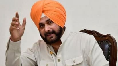 सिद्धू ने इस्तीफे से पहले किया ट्वीट, लिखा-कौम की खातिर जो कट सके, वो सिर पैदा करो; शेयर की एक तस्वीर