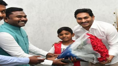 పర్వతారోహణలో ప్రపంచరికార్డ్... తెలుగుతేజం భువన్ జై ని అభినందించిన సీఎం జగన్