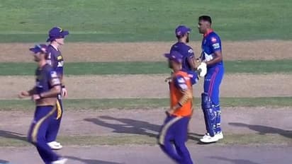 ഐപിഎല് 2021: അശ്വിനും സൗത്തിയും ചൂടേറിയ വാക്കുതര്ക്കം; രംഗം ശാന്തമാക്കി കാര്ത്തിക്- വീഡിയോ