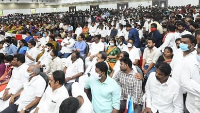 Janasena Party: నాయకులు, పార్టీ శ్రేణులతో పవన్ సమావేశం... కీలక అంశాలపై చర్చ (ఫోటోలు)