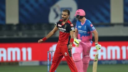 രാജസ്ഥാനെയും എറിഞ്ഞിട്ട് ഹര്ഷല് പട്ടേല്, ഒപ്പം അപൂര്വ റെക്കോര്ഡും