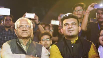 বুথের মধ্যে ভোট দেওয়ার ভিডিও, নির্বাচনী বিধিভঙ্গের অভিযোগ সায়নদেবের বিরুদ্ধে