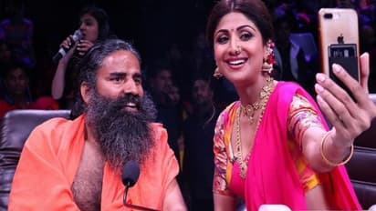 बाबा रामदेव के योगासन देखकर इम्प्रेस हुईं शिल्पा शेट्टी, सुपर डांसर में तब्बू भी आएंगी नजर