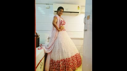 யங் லுக்கில்... லெஹங்கா அணிந்து மிதமான கவர்ச்சியில் மெர்சலாக்கும் கஸ்தூரி!! லேட்டஸ்ட் கியூட் போட்டோஸ்...