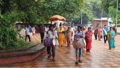 Durga Puja- ৯ বার তোপধ্বনি দিয়ে মল্লগড়ে শুরু দুর্গাপুজো