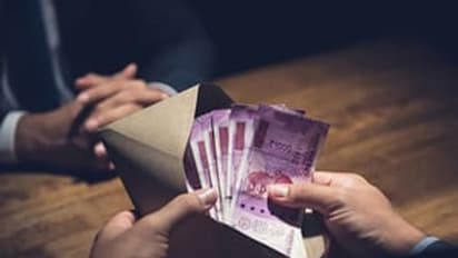 Money Declaration ಸರ್ಕಾರಿ ನೌಕರರು ತಮ್ಮಲ್ಲಿನ ಹಣ ಘೋಷಿಸುವುದು ಕಡ್ಡಾಯ, ಹೆಚ್ಚಿದ್ದರೆ ಅಕ್ರಮ ಸಂಪಾದನೆ!