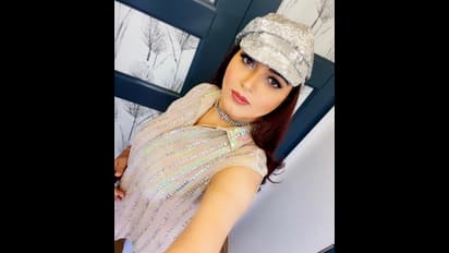 kushboo Daughter : அச்சு அசல் அம்மா குஷ்பு போலவே இருக்கும் மகள்!! ஆச்சர்யப்பட வைக்கும் லேட்டஸ்ட் போட்டோஸ்