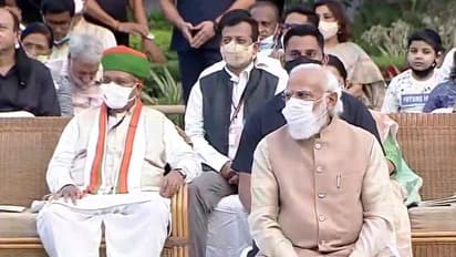 Gandhi Jayanti: सर्वधर्म सभा में पीएम मोदी के साथ पहुंचे ये नेता, देखिए राजघाट की तस्वीरें