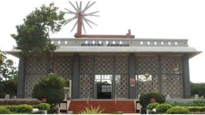 கர்மவீரர் காமராஜர் நினைவிடத்துக்கு இந்த நிலையா..? வருத்தத்தில் ஆழ்ந்துபோன பாஜக தலைவர் அண்ணாமலை.!