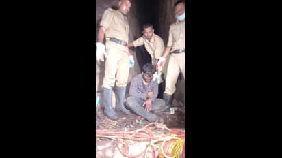 ಗೋಕಾಕ್‌: 140 ಅಡಿ ಕಂದಕಕ್ಕೆ ಉರುಳಿ ಬಿದ್ದರೂ ಬದುಕುಳಿದ ಭೂಪ..!