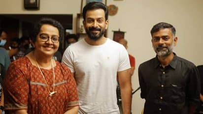 'ഗോള്ഡി'ലെ അമ്മയും മകനും; അല്ഫോന്സ് പുത്രന് ചിത്രത്തിന്റെ ലൊക്കേഷന് സ്റ്റില്