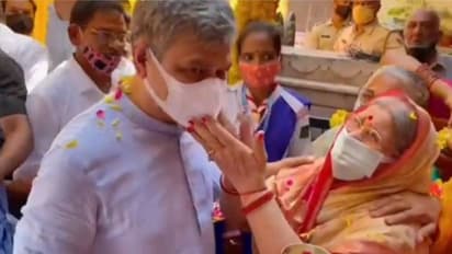 8 ತಿಂಗಳ ಬಳಿಕ ಮನೆಗೆ ಭೇಟಿ ಕೊಟ್ಟ ರೈಲ್ವೇ ಸಚಿವ: ತಂದೆ ಕೊಟ್ಟ ಪತ್ರದಲ್ಲಿತ್ತು ಆ ಒಂದು ವಾಕ್ಯ!