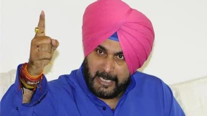 सिद्धू ने चन्नी सरकार पर किया हमला, 'इन्हें तुरंत बदलना चाहिए, नहीं तो हम चेहरा दिखाने के लायक नहीं रहेंगे