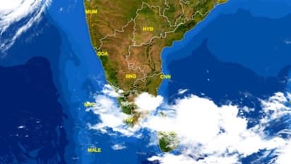 ബുധനാഴ്ച വരെ മഴ തുടരും: പത്തനംതിട്ടയിലും ഇടുക്കിയിലും നാളെ ഓറഞ്ച് അലർട്ട്, ഇന്ന് 11 ജില്ലകളിൽ യെല്ലോ അലർട്ട്