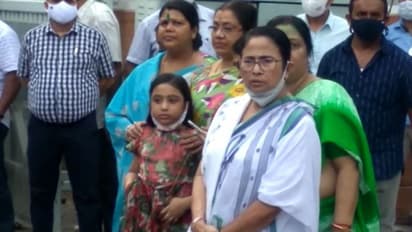 ২০১১-সালের রেকর্ড ভাঙলেন মমতা, তৃতীয়বার ভবানীপুর জয় 'ঘরের মেয়ে'-র