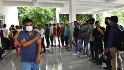 Corona: కరోనా కేసుల్లో భారీ ఊరట.. మరణాలు 200లోపే.. తాజా వివరాలివే..!