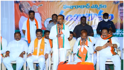 Huzurabad Bypoll: ఊర్లకు ఊర్లే బార్లుగా...నోట్ల కట్టలతో ఓట్ల బేరం: టీఆర్ఎస్ పై ఈటల ఆరోపణ